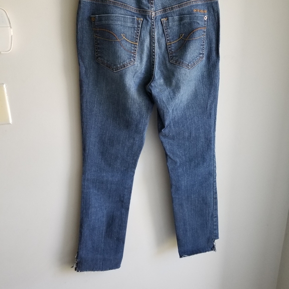 👖DKNY UNEVEN HEM STRAIGHT LEG JEANS - Picture 5 of 6